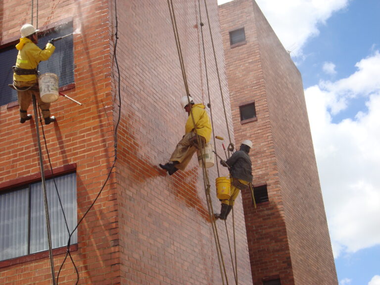 Lavado de fachadas en Bogotá Empresa de aseo Bogotá,