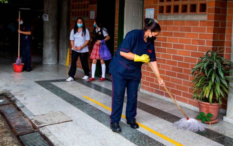 Suministro Personal para Aseo Colegios Empresa de aseo por horas Bogotá
